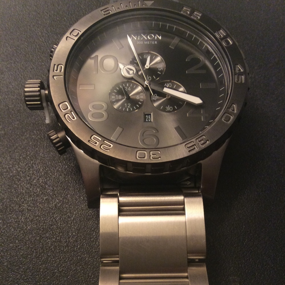 NIXON 51-30 Chronograph Gunmetal Dial - Picture 3 of 8